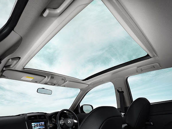 interior-dashboard-door-panel-outlander-sport