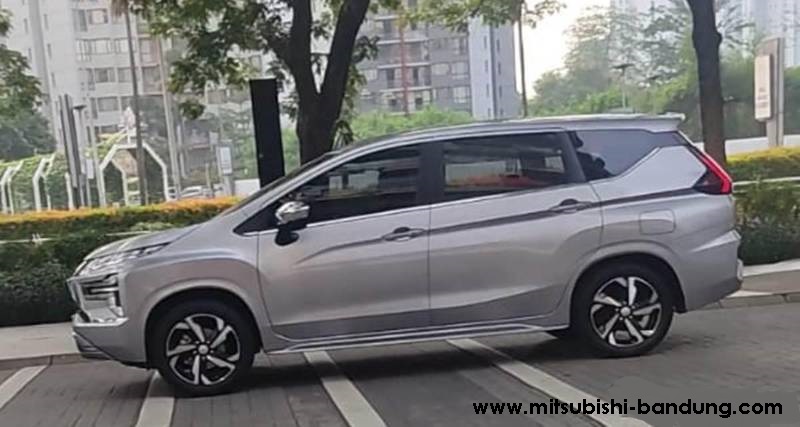 Xpander-Facelift-Bertransmisi-CVT-sisi